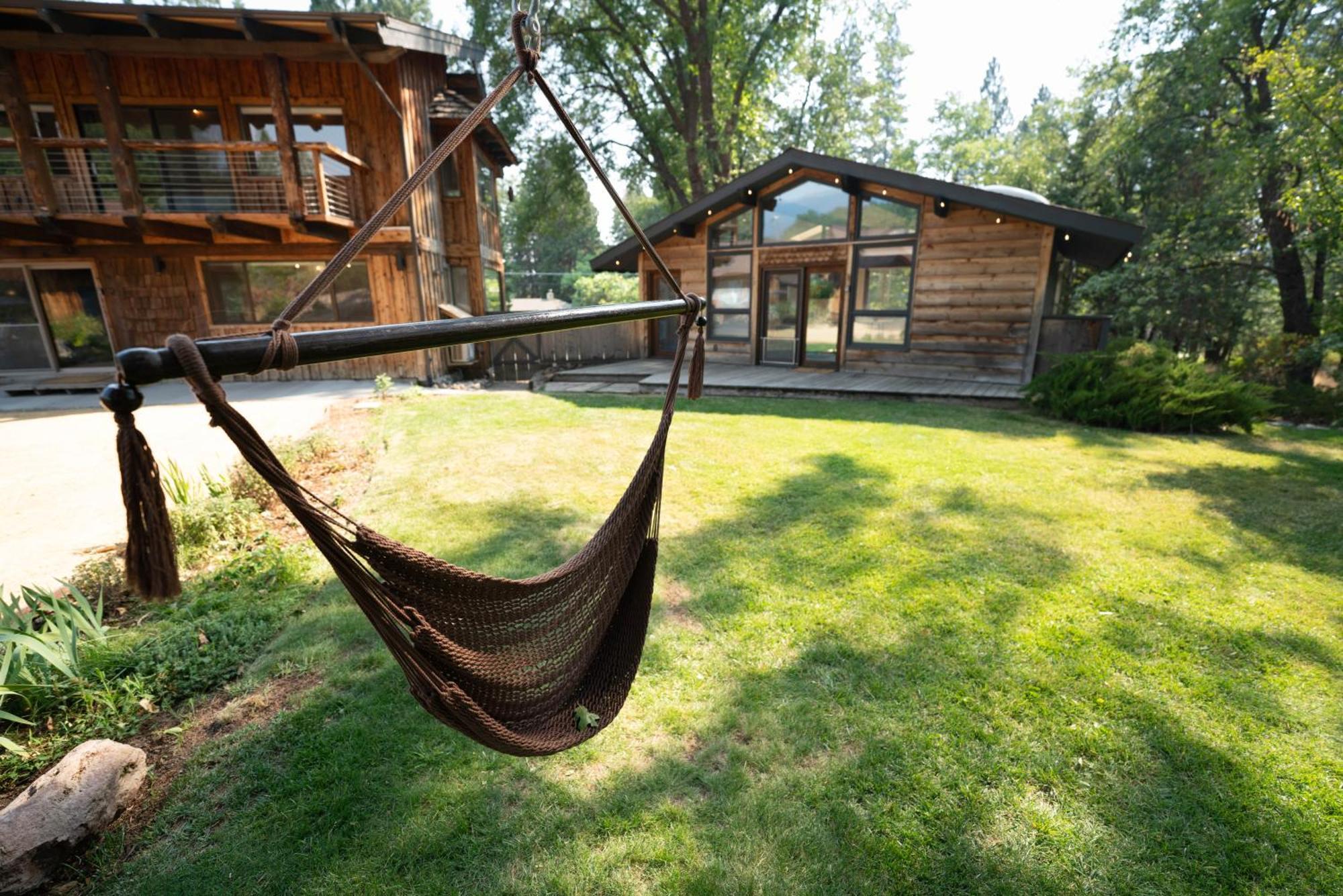 Basecamp Lodge Mount Shasta Exteriör bild