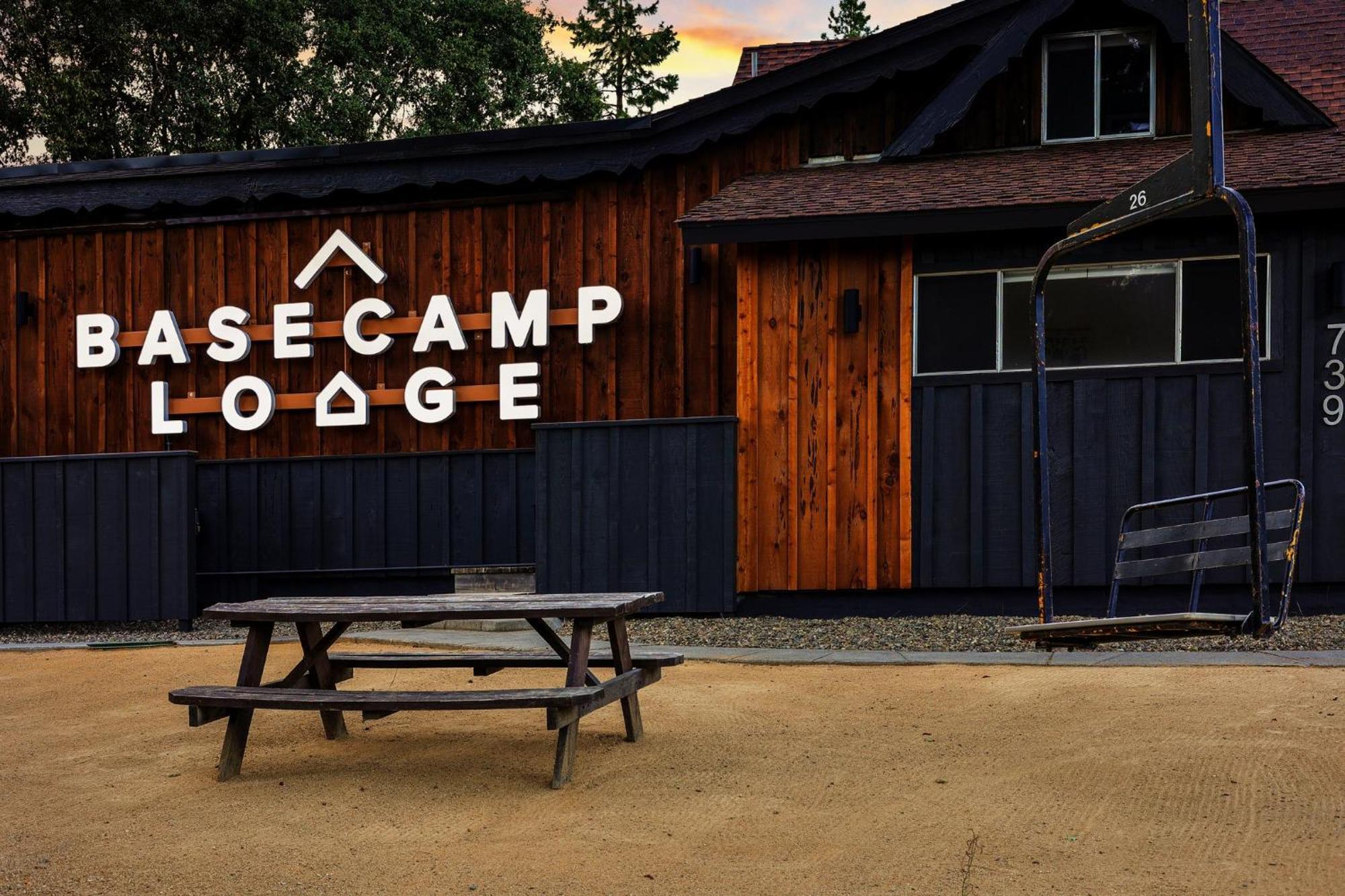 Basecamp Lodge Mount Shasta Exteriör bild